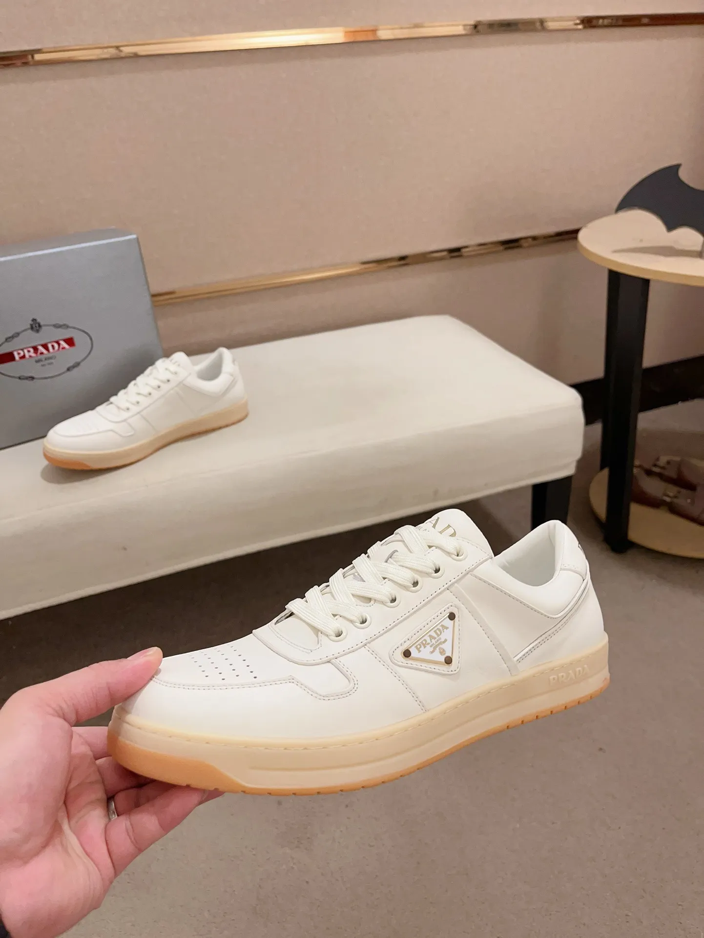 Factory price 540💰 ✔️✔️✔️High version High-quality new PRADA counters are available simultaneously, new men's shoes, 😘Material: Made of patent cowhide with breathable mesh. Inside: cowhide with breathable mesh 👍🏿 high-end ☄️ open-molded non-slip rubber outsole, exquisite lines, simple and elegant, comfortable and high-end for leisure travel. Code number: 38 to 44 (45 can be customized and 46 cannot be returned or exchanged)